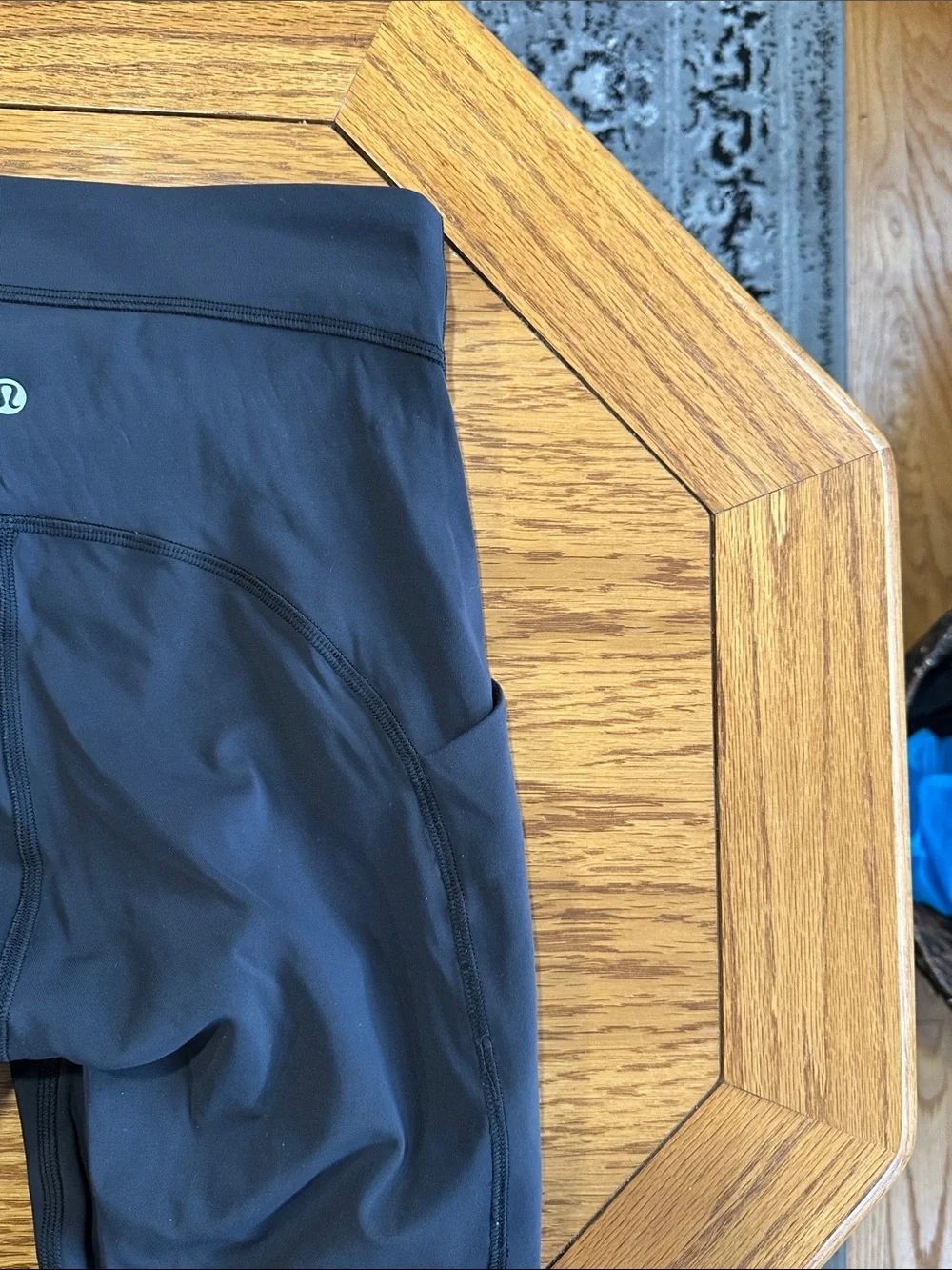 *LULULEMON ATHLETICA* Black Stretch Leggings w/ Side Pockets Size 8